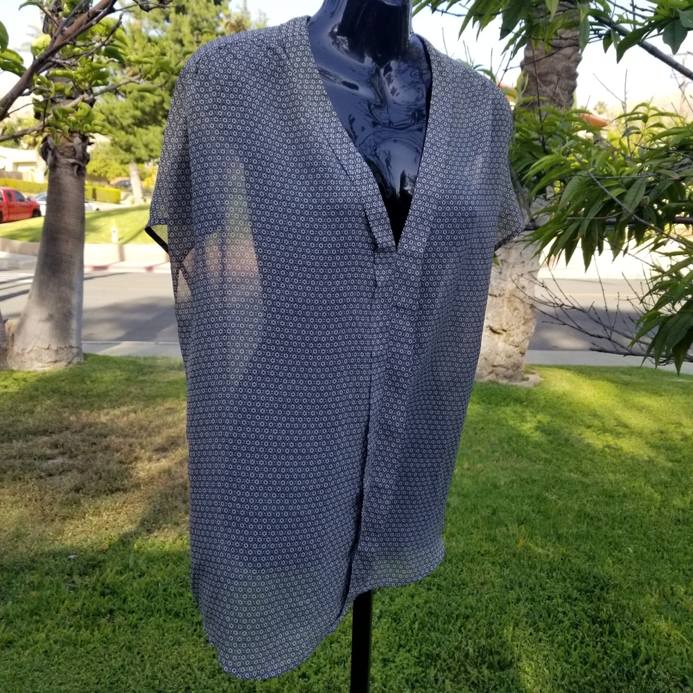 Victoria's Secret Sheer Black & Grey Patterned Breezy Cap Sleeve Blouse